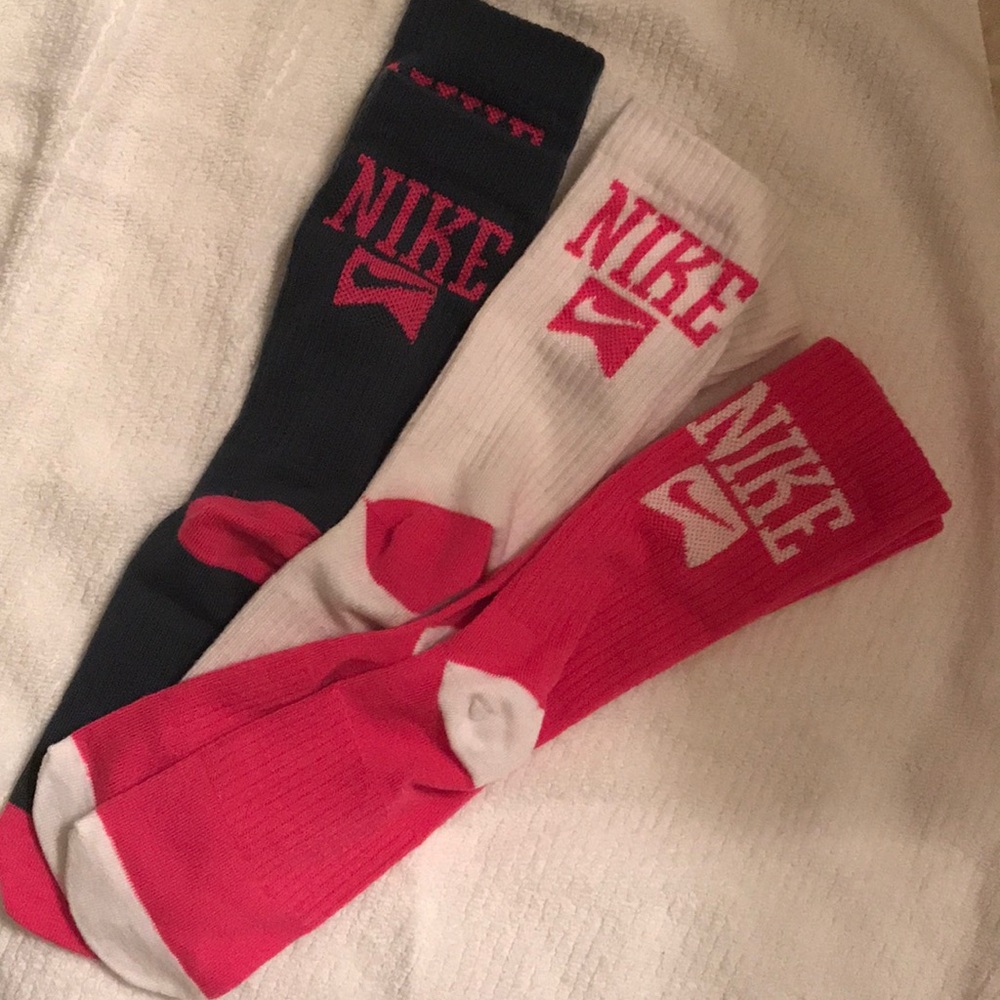 Bundle 3 pairs of Nike socks
